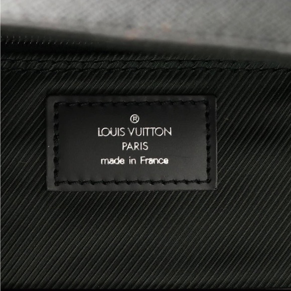 Louis Vuitton Taiga Gibeciere Garment Bag 💼 - Picture 11 of 12